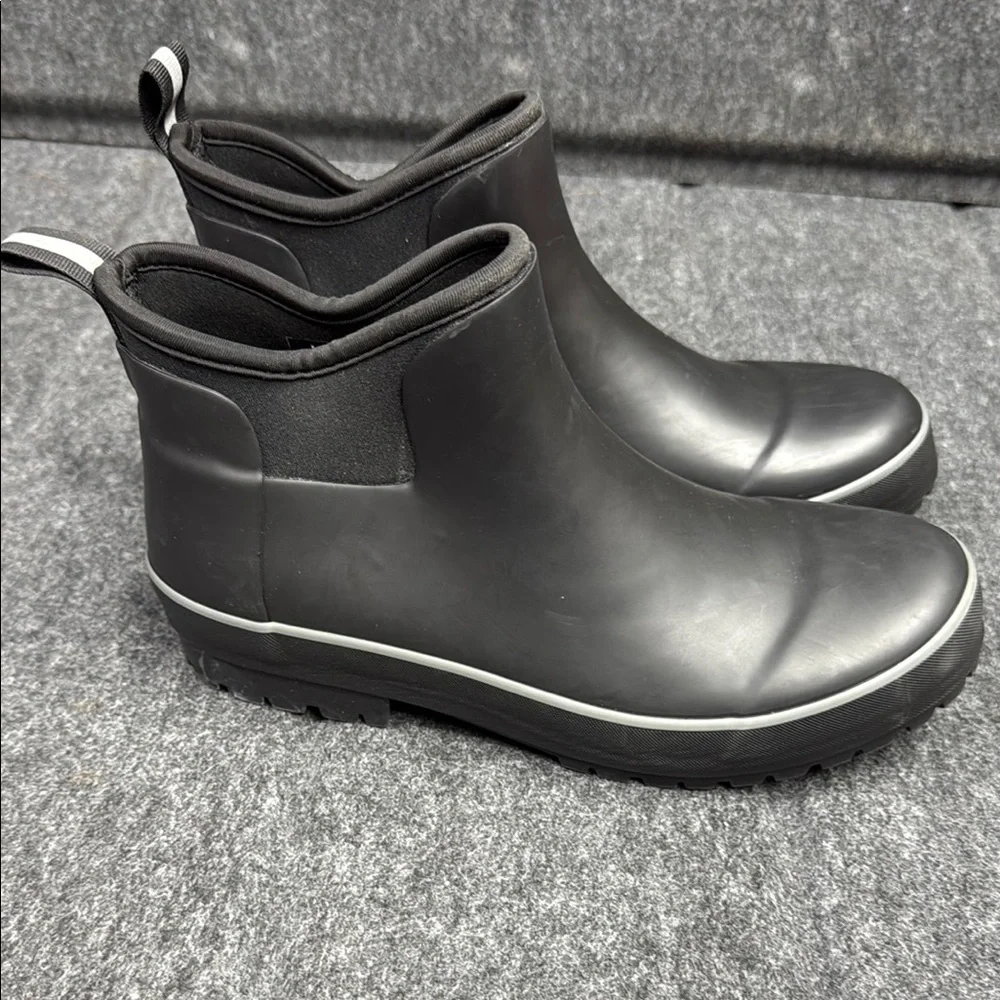 Chooka Black Ankle Boots with Red Accents - Picture 6 of 6